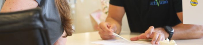 Diagnostik activano bieten an jedem Standort individuelle Therapien und Trainings bei Beschwerden und Erkrankungen des Bewegungsapparates. Für Sie bieten wir an jedem unserer Standorte nachhaltige und moderne Lösungsansätze für Beschwerden und Erkrankungen des Bewegungsapparates an. Dabei verfügen wir über ein breites Spektrum an Experten aus Physiotherapie, Sportwissenschaft, medizinischer Trainingstherapie, Bewegungstherapie, EMS-Therapie und Gesundheitsberatung. „Wir wollen Menschen in Bewegung bringen!“ Nutzen Sie unsere Experten. Vereinbaren Sie noch heute einen Termin für eine professionelle Erstberatung. activano Hanau Steinheim activano Westerngrund activano Wuppertal Barmen Zwinglistraße activano Wuppertal Geschwister-Scholl-Platz