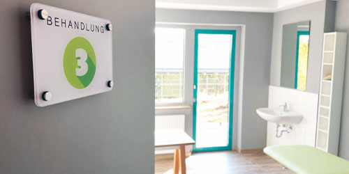 activano bieten an jedem Standort individuelle Therapien und Trainings bei Beschwerden und Erkrankungen des Bewegungsapparates. Für Sie bieten wir an jedem unserer Standorte nachhaltige und moderne Lösungsansätze für Beschwerden und Erkrankungen des Bewegungsapparates an. Dabei verfügen wir über ein breites Spektrum an Experten aus Physiotherapie, Sportwissenschaft, medizinischer Trainingstherapie, Bewegungstherapie, EMS-Therapie und Gesundheitsberatung. „Wir wollen Menschen in Bewegung bringen!“ Nutzen Sie unsere Experten. Vereinbaren Sie noch heute einen Termin für eine professionelle Erstberatung. activano Hanau Steinheim activano Westerngrund activano Wuppertal Barmen Zwinglistraße activano Wuppertal Geschwister-Scholl-Platz