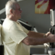 Im fortgeschrittenen Alter ist es wichtig, an seinem Körper und seiner Fitness zu arbeiten. Senioren sollten regelmäßig Sport im Alter machen.